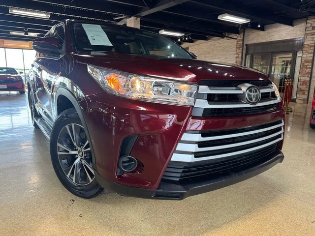 2017 Toyota Highlander LE FWD photo