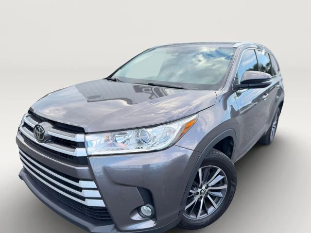 2017 Toyota Highlander XLE FWD photo