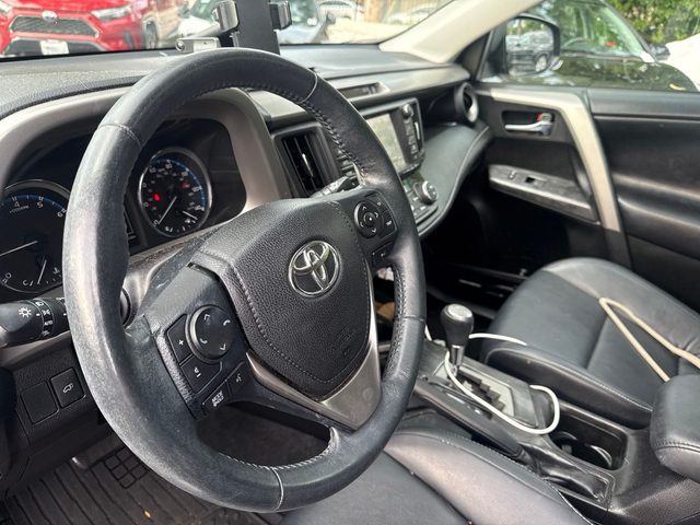 2017 Toyota RAV4 Platinum FWD photo