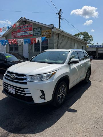 2017 Toyota Highlander XLE AWD photo