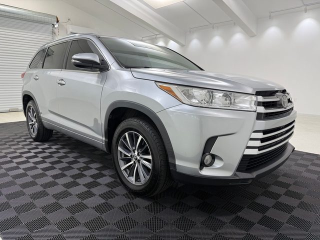 2017 Toyota Highlander XLE FWD photo