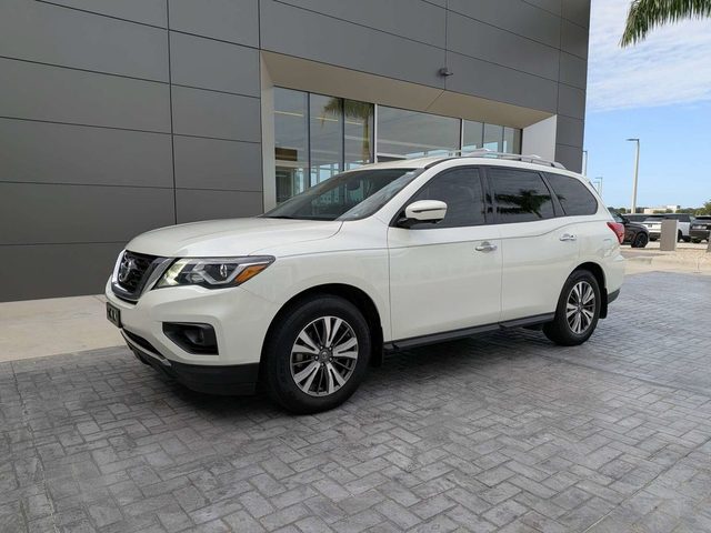 2017 Nissan Pathfinder SL FWD photo