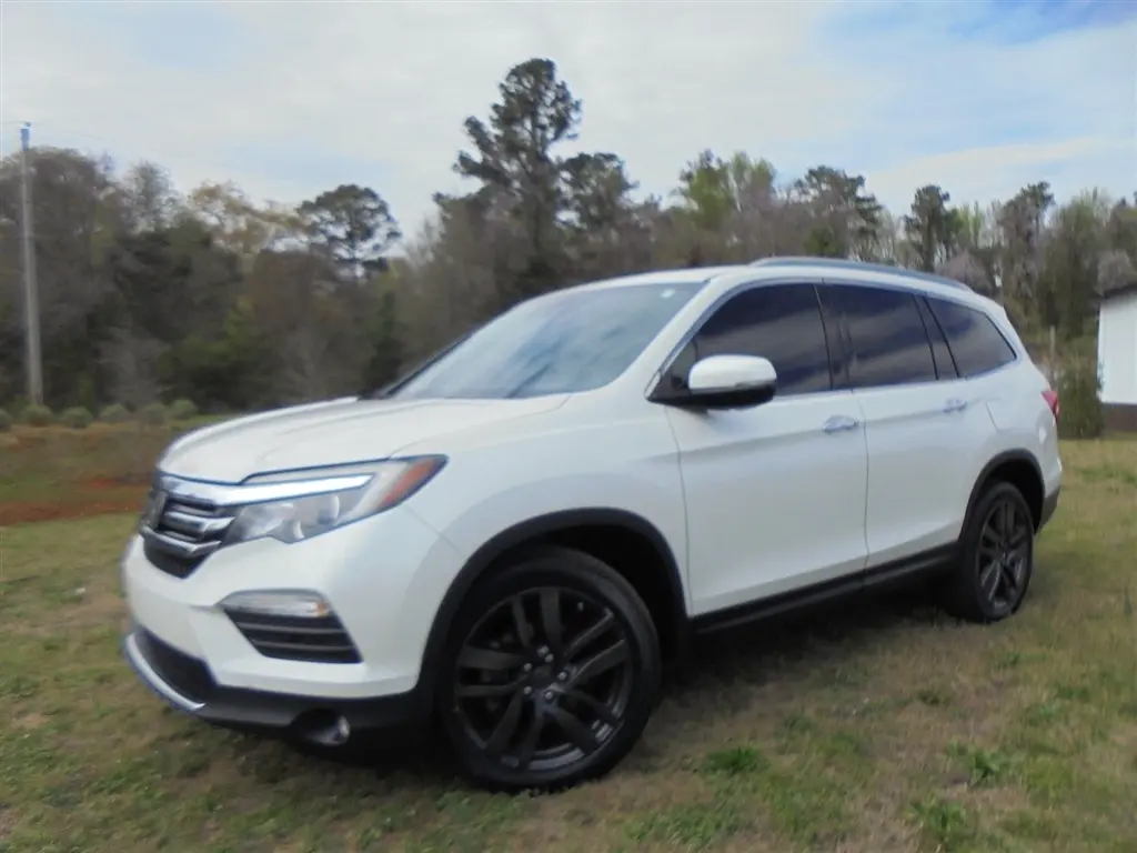 2017 Honda Pilot Touring AWD photo