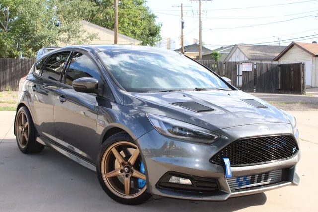 2017 Ford Focus ST FWD photo