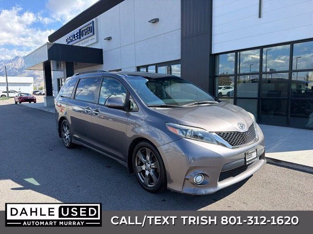 2017 Toyota Sienna SE Premium FWD photo