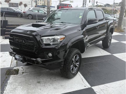 2017 Toyota Tacoma TRD Sport 4WD photo