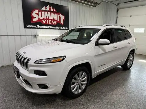 2017 Jeep Cherokee Overland 4WD photo