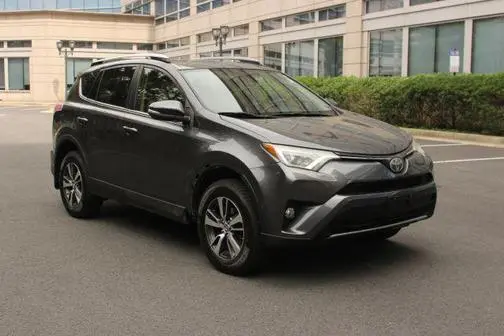 2017 Toyota RAV4 XLE AWD photo