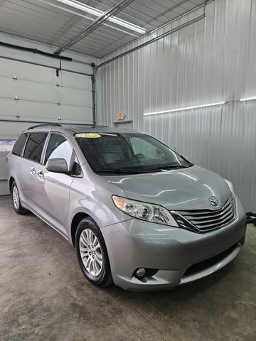 2017 Toyota Sienna XLE FWD photo