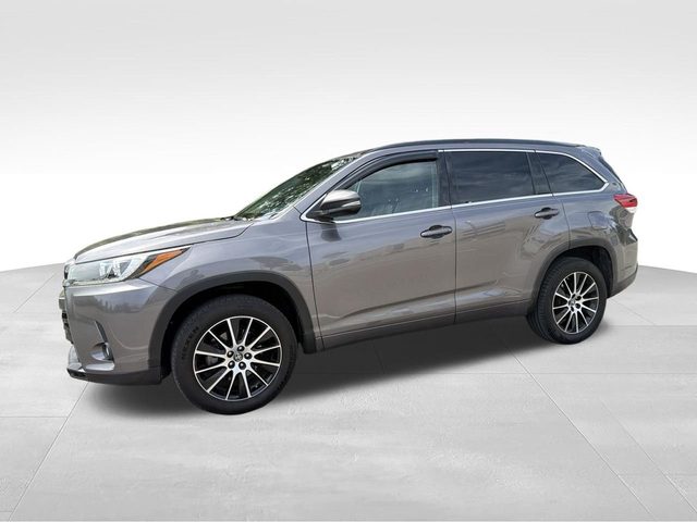 2017 Toyota Highlander SE FWD photo