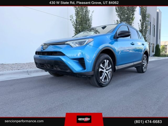 2017 Toyota RAV4 LE AWD photo