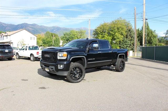 2017 GMC Sierra 2500HD Denali 4WD photo