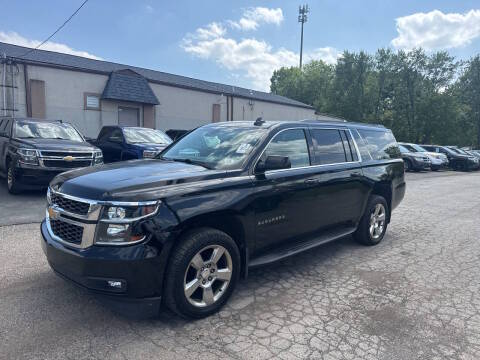 2017 Chevrolet Suburban LT 4WD photo
