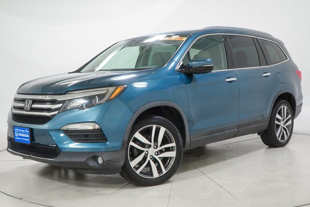 2017 Honda Pilot Touring AWD photo