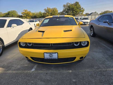 2017 Dodge Challenger SXT RWD photo