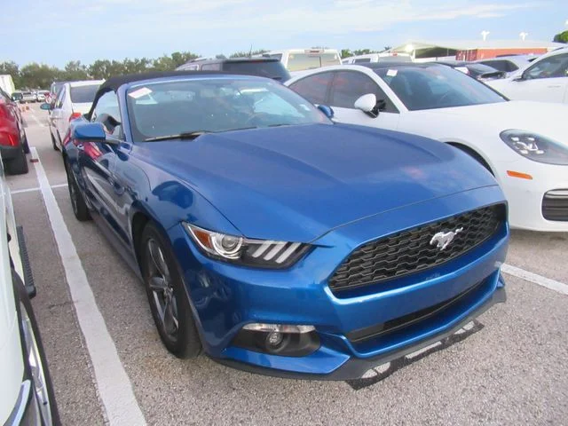 2017 Ford Mustang V6 RWD photo
