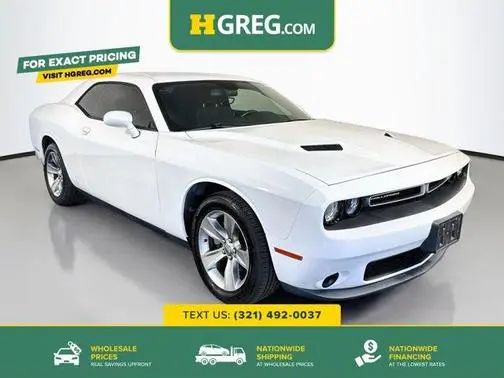 2017 Dodge Challenger SXT RWD photo
