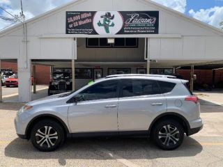 2016 Toyota RAV4 LE FWD photo