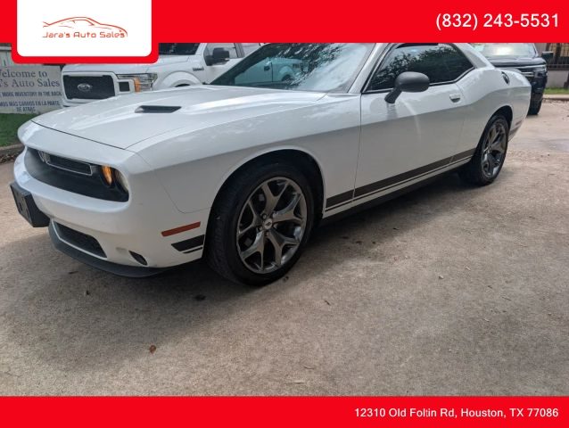2017 Dodge Challenger SXT RWD photo