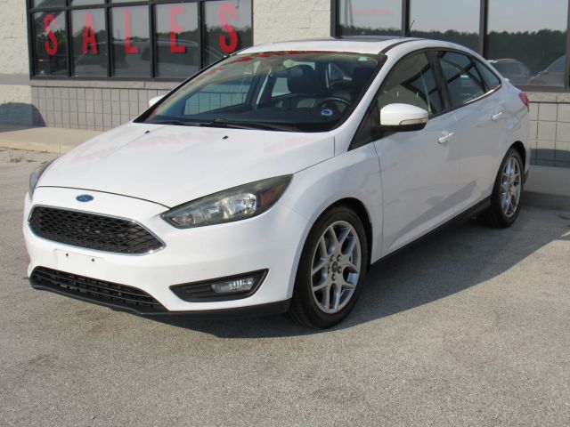 2015 Ford Focus SE FWD photo