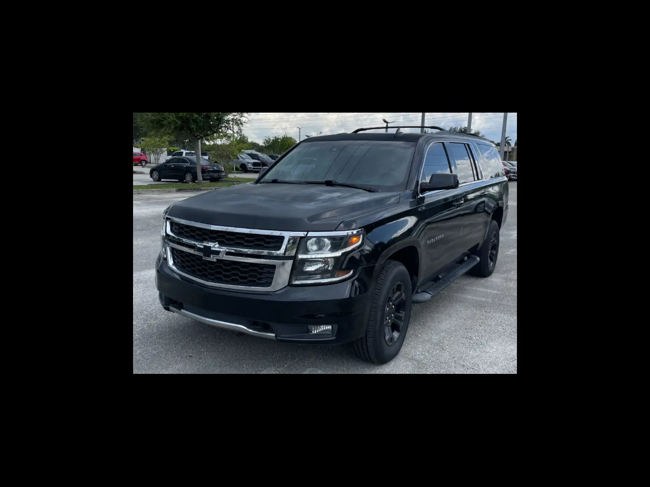 2017 Chevrolet Suburban LT 4WD photo