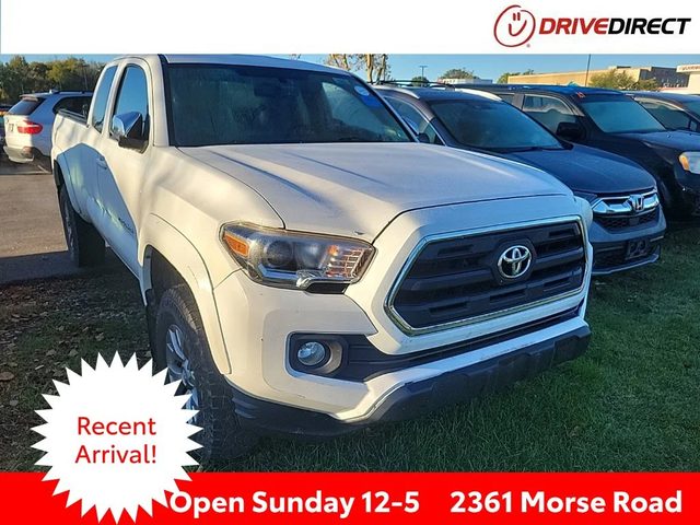 2017 Toyota Tacoma SR5 4WD photo