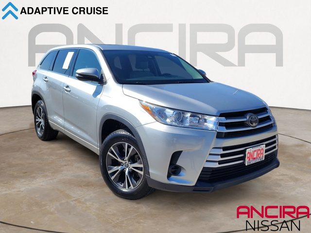 2017 Toyota Highlander LE FWD photo