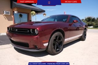 2017 Dodge Challenger SXT RWD photo
