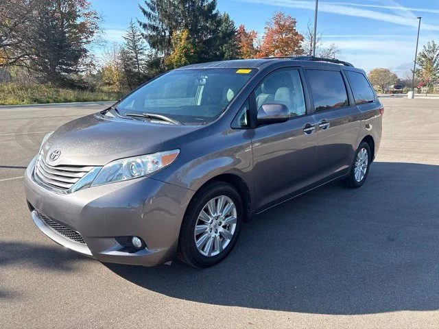 2017 Toyota Sienna XLE AWD photo