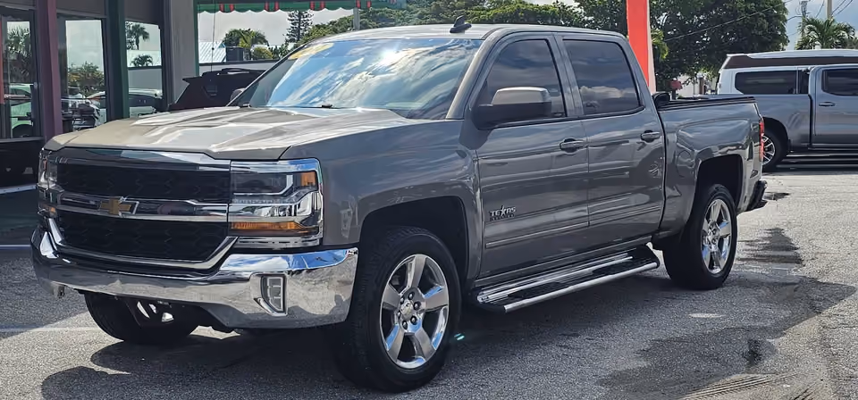 2017 Chevrolet Silverado 1500 LT RWD photo