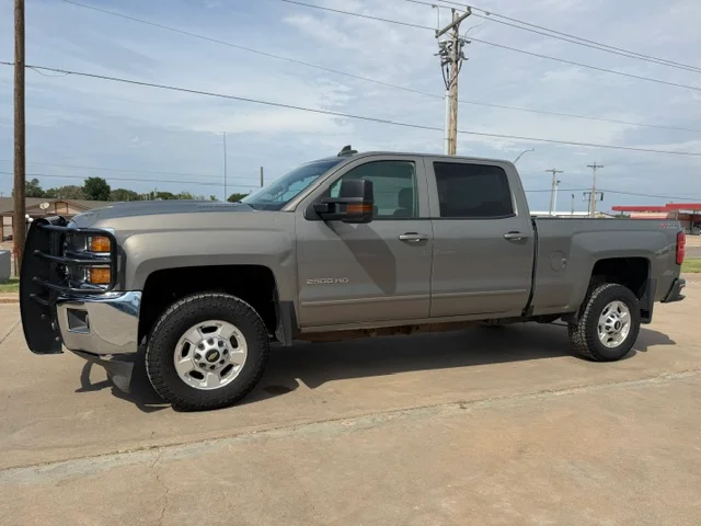 2017 Chevrolet Silverado 2500HD LT 4WD photo