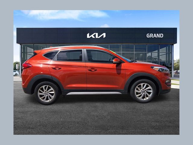 2017 Hyundai Tucson SE Plus AWD photo