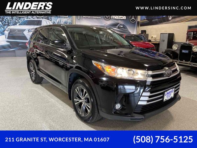 2017 Toyota Highlander LE Plus AWD photo
