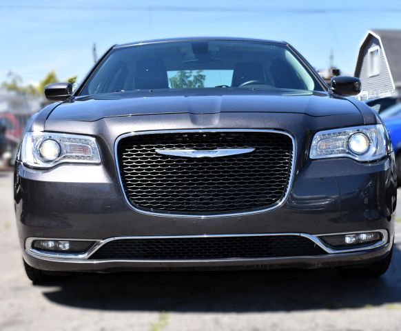 2017 Chrysler 300 Limited RWD photo