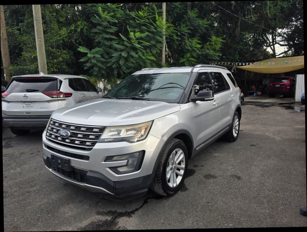 2017 Ford Explorer XLT FWD photo