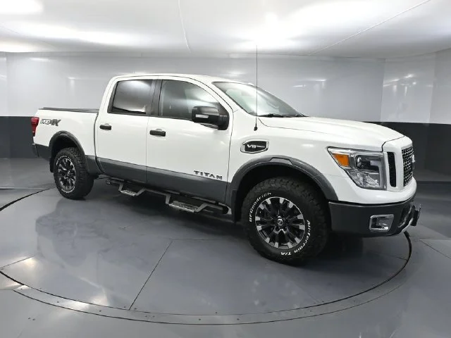 2017 Nissan Titan PRO-4X 4WD photo