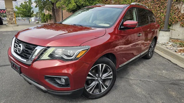 2017 Nissan Pathfinder Platinum 4WD photo