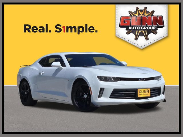 2017 Chevrolet Camaro 1LT RWD photo