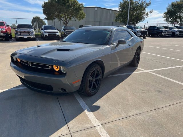 2017 Dodge Challenger SXT RWD photo