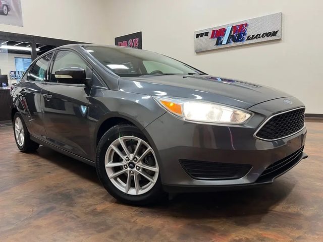 2017 Ford Focus SE FWD photo