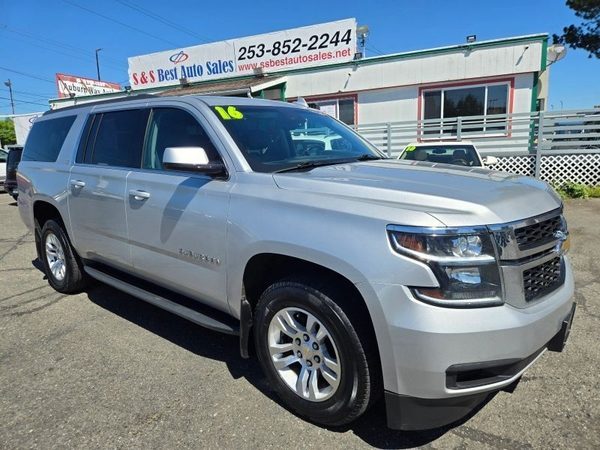 2016 Chevrolet Suburban LT 4WD photo