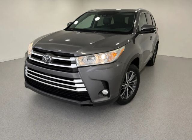 2017 Toyota Highlander XLE AWD photo