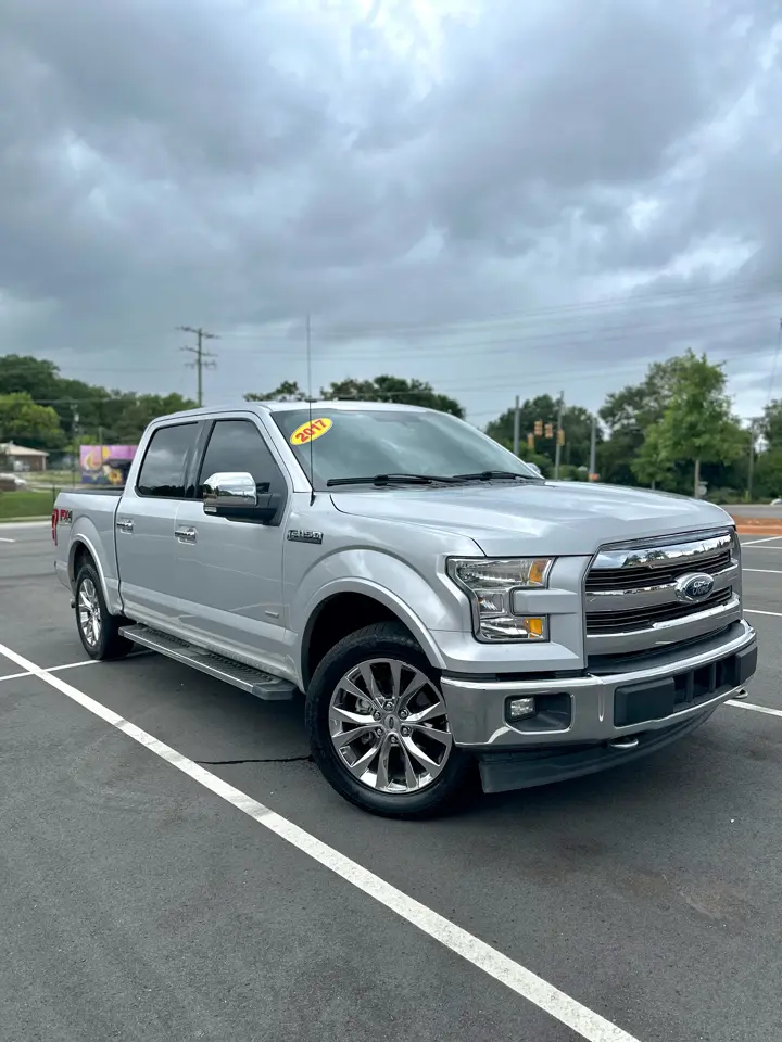 2017 Ford F-150 LARIAT 4WD photo