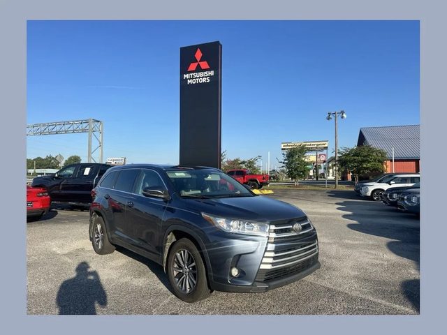 2017 Toyota Highlander XLE FWD photo