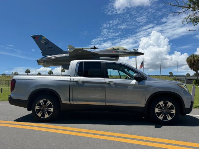 2017 Honda Ridgeline RTL-T FWD photo