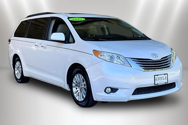 2017 Toyota Sienna XLE FWD photo