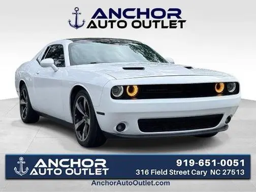2017 Dodge Challenger SXT RWD photo