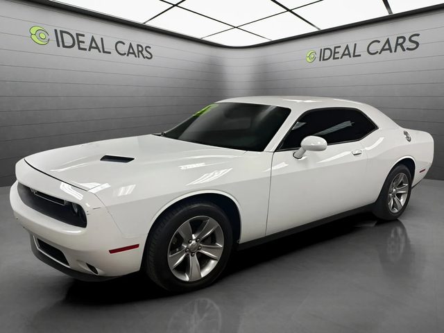 2017 Dodge Challenger SXT RWD photo