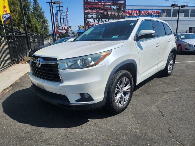 2015 Toyota Highlander LE Plus FWD photo