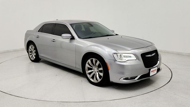 2017 Chrysler 300 Limited RWD photo